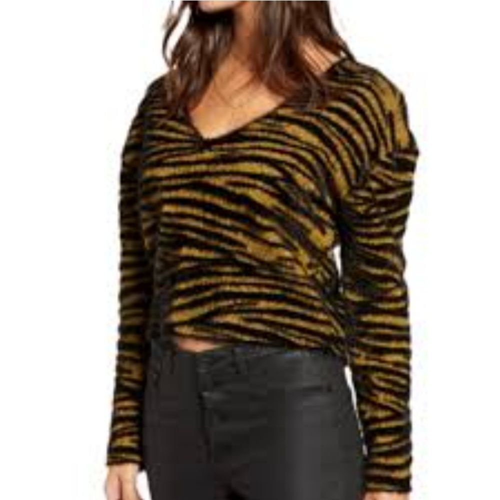 NEW LEITH fuzzy tiger long sleeve sweater S